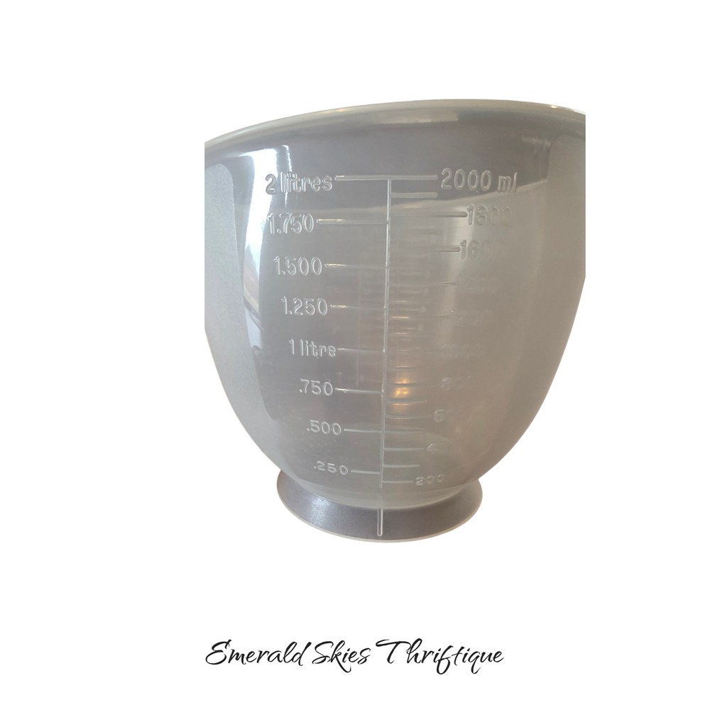 Vintage Tupperware Mix-N-Stor 8 Cup 2 QT Measuring Bowl NO LID. Free ship - Picture 2 of 3